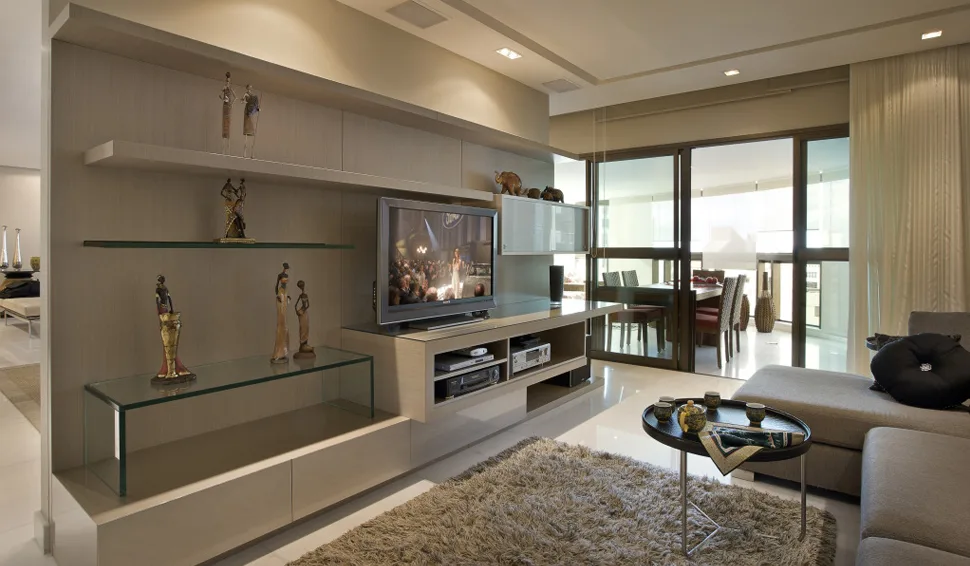 Home theater com rack e estante